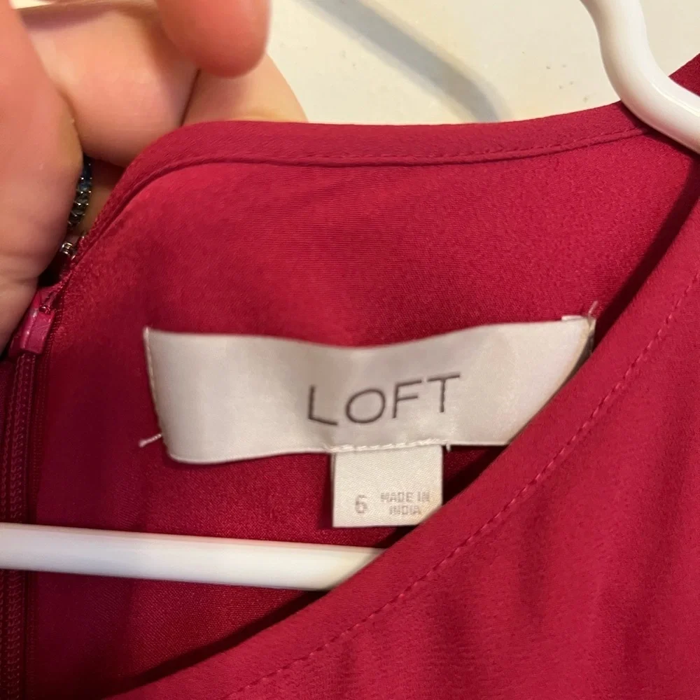 2/$30 LOFT - Raspberry Short Sleeve Mid Length Dress with Flutter Sleeves Size 6 - Picture 5 of 7